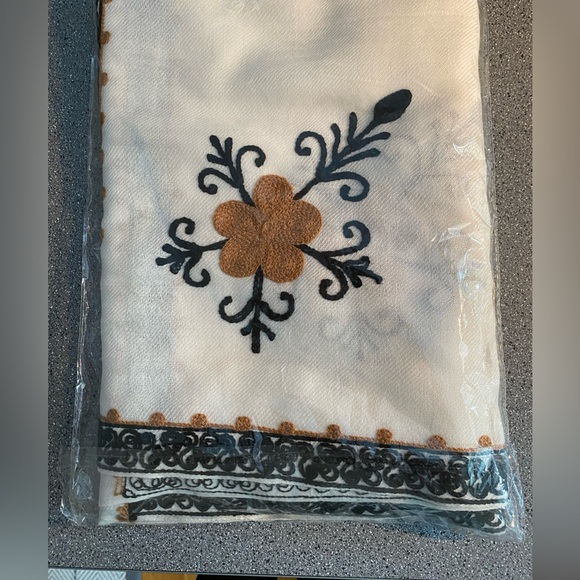 Afghan wool shawl cream-white fabric, hand stitched gold and black embroidery. - Picture 1 of 8